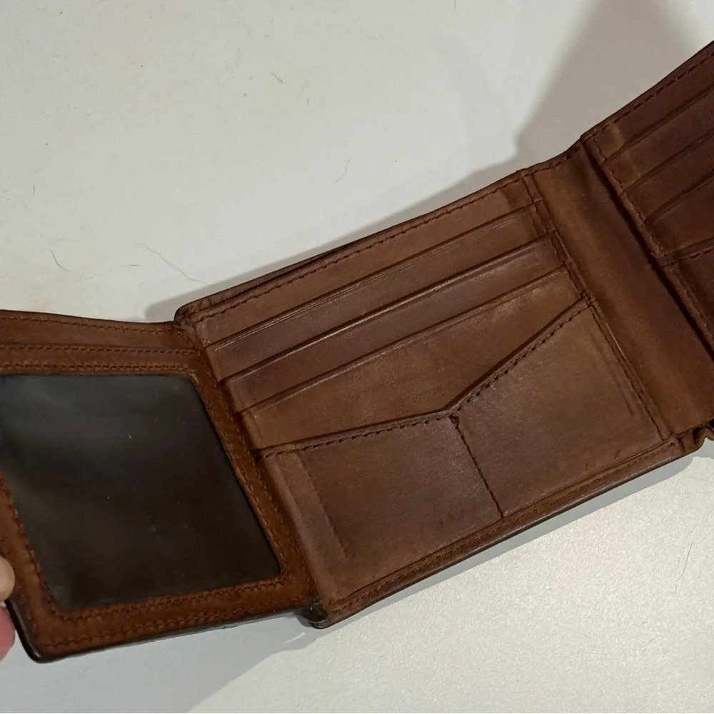 Fossil Men’s Trifold Brown Leather Wallet Classic Timeless Masculine Earthy